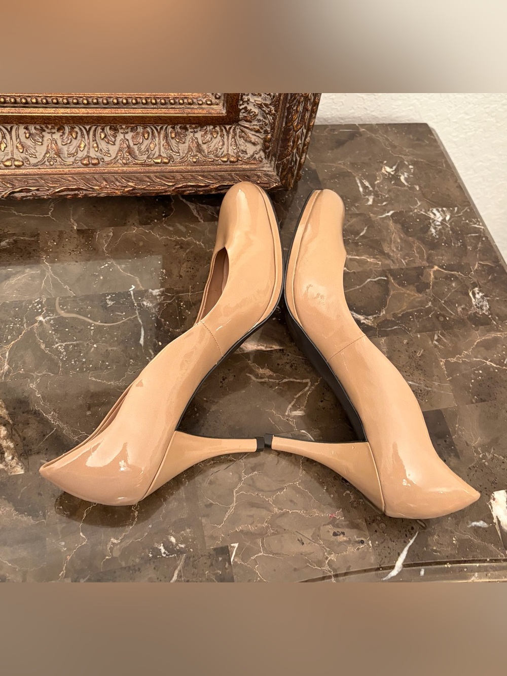 Tahari Pumps Women's Colette Medium Buttercup Patent Heels Size 9M - Picture 6 of 13